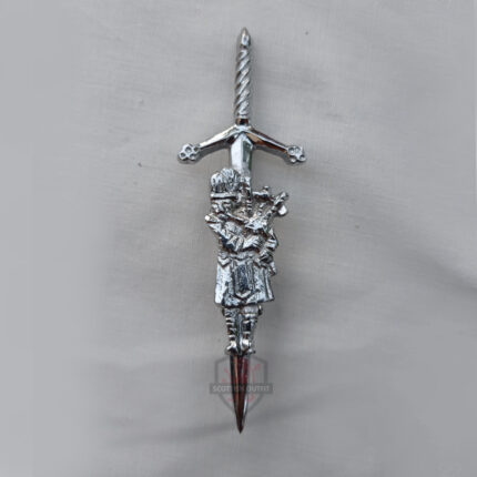 bagpiper-kilt-pin